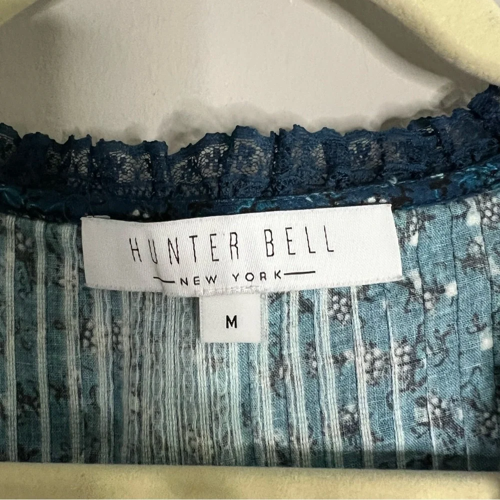 Hunter Bell Mia Puff Sleeve Lace Trim Blue Floral Print Top Women's Medium - Picture 8 of 8